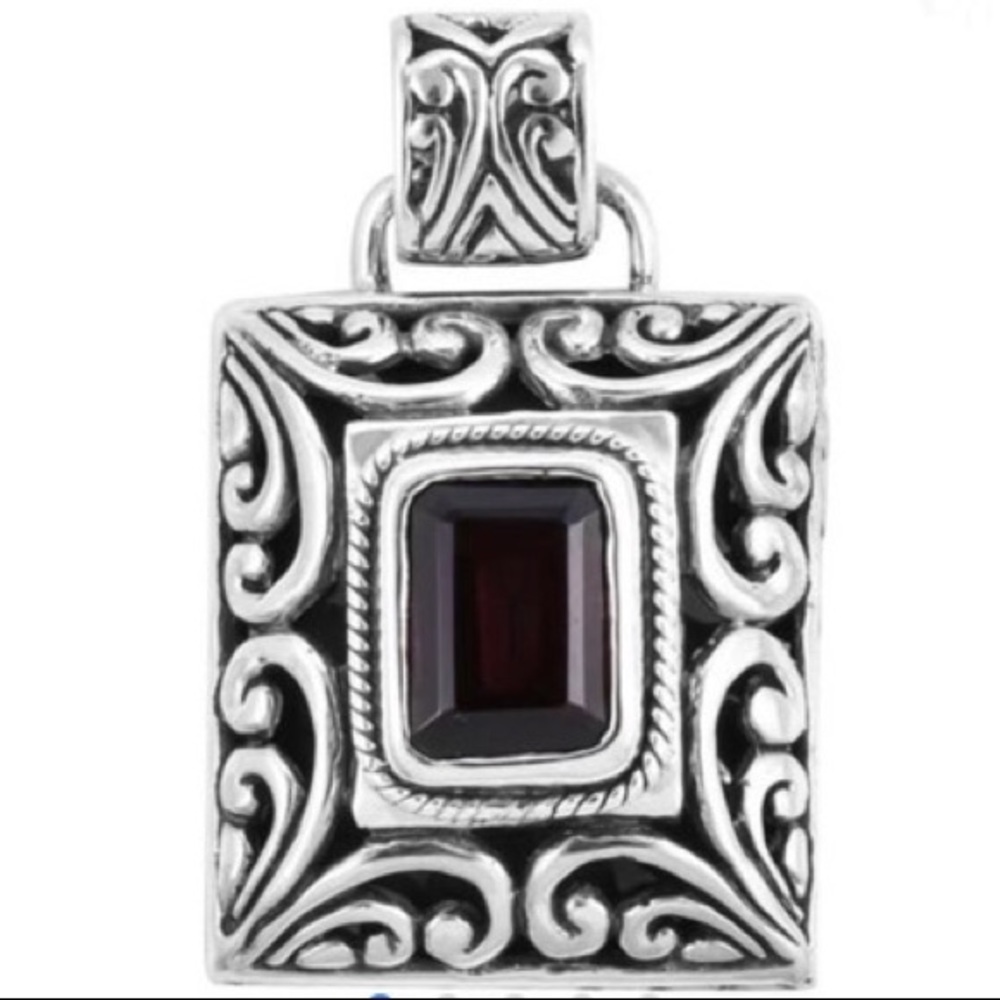 Balinese crafted garnet in .925 silver pendant